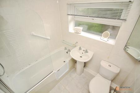 2 bedroom Semi-detached house for sale in The Osiers, Leicester, LE3
