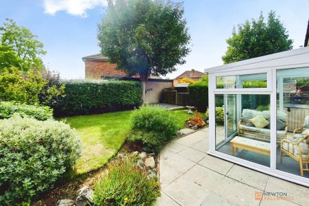 2 bedroom Semi-detached house for sale in The Osiers, Leicester, LE3