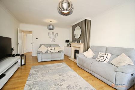 3 bedroom Semi-detached bungalow for sale in Farmway, Leicester, LE3