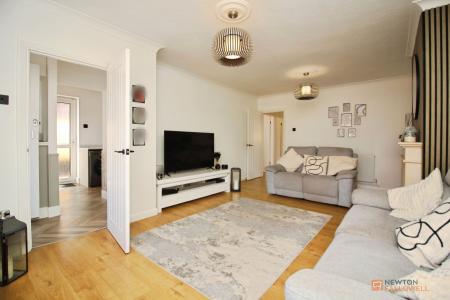 3 bedroom Semi-detached bungalow for sale in Farmway, Leicester, LE3