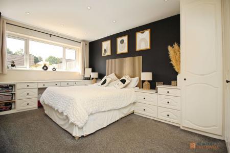 3 bedroom Semi-detached bungalow for sale in Farmway, Leicester, LE3