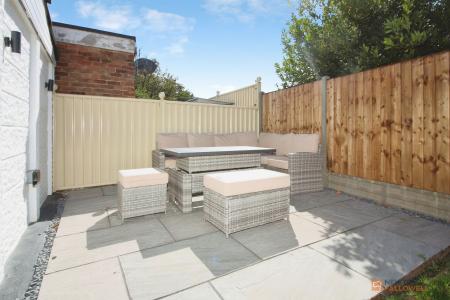 3 bedroom Semi-detached bungalow for sale in Farmway, Leicester, LE3