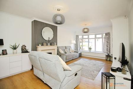 3 bedroom Semi-detached bungalow for sale in Farmway, Leicester, LE3
