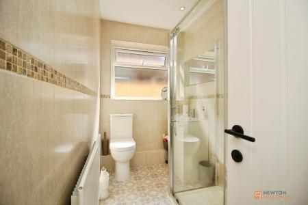 3 bedroom Semi-detached bungalow for sale in Farmway, Leicester, LE3