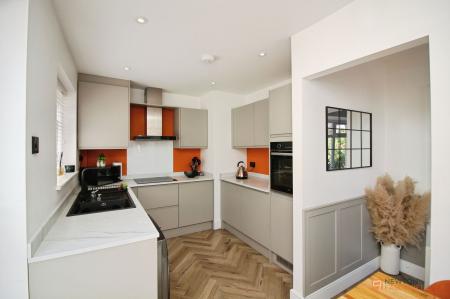 3 bedroom Semi-detached bungalow for sale in Farmway, Leicester, LE3