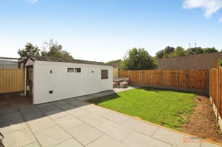 3 bedroom Semi-detached bungalow for sale in Farmway, Leicester, LE3