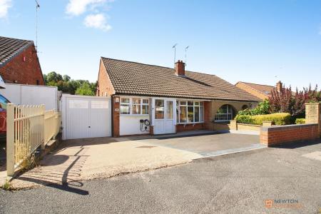 3 bedroom Semi-detached bungalow for sale in Farmway, Leicester, LE3