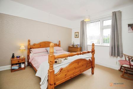 3 bedroom Terraced House for sale in Winton Avenue, Leicester, LE3