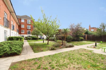 2 bedroom Flat for sale in Bradgate Street, Leicester, LE4
