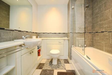 2 bedroom Flat for sale in Bradgate Street, Leicester, LE4