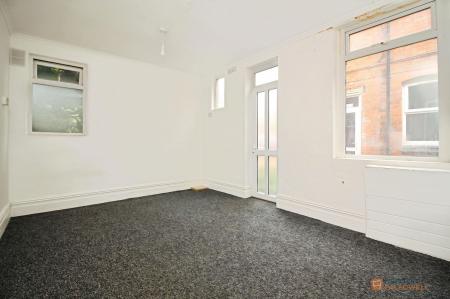4 bedroom End of terrace house for sale in Fosse Road South, Leicester, LE3