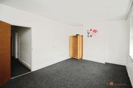 4 bedroom End of terrace house for sale in Fosse Road South, Leicester, LE3