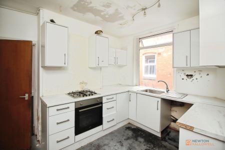4 bedroom End of terrace house for sale in Fosse Road South, Leicester, LE3