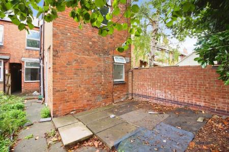 4 bedroom End of terrace house for sale in Fosse Road South, Leicester, LE3