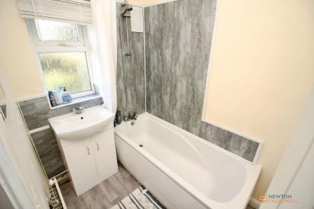3 bedroom Semi-detached house for sale in Ellesmere Road, Leicester, LE3