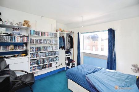3 bedroom Semi-detached house for sale in Ellesmere Road, Leicester, LE3