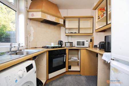 3 bedroom Semi-detached house for sale in Ellesmere Road, Leicester, LE3
