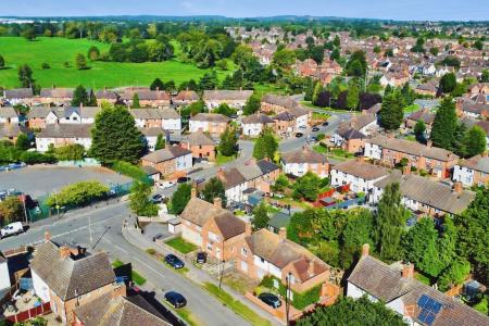 3 bedroom Semi-detached house for sale in Ellesmere Road, Leicester, LE3