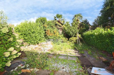 3 bedroom Semi-detached house for sale in Ellesmere Road, Leicester, LE3