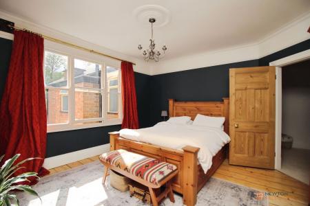 4 bedroom Terraced House for sale in Hinckley Road, Leicester, LE3