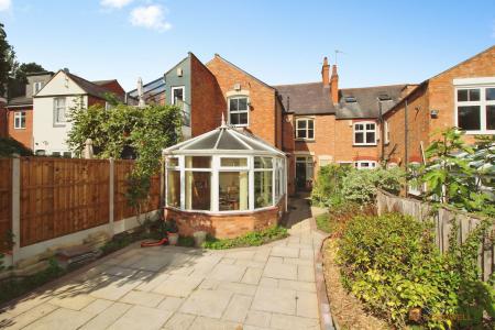 4 bedroom Terraced House for sale in Hinckley Road, Leicester, LE3