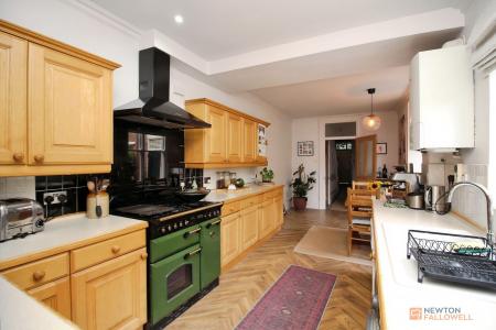 4 bedroom Terraced House for sale in Hinckley Road, Leicester, LE3