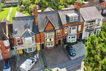 4 bedroom Terraced House for sale in Hinckley Road, Leicester, LE3