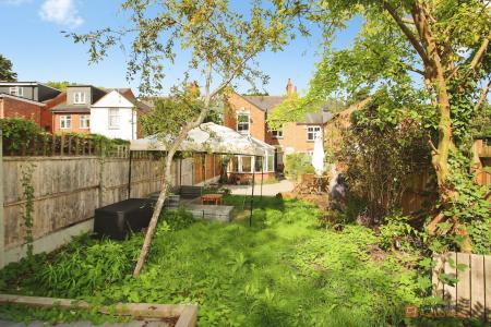 4 bedroom Terraced House for sale in Hinckley Road, Leicester, LE3