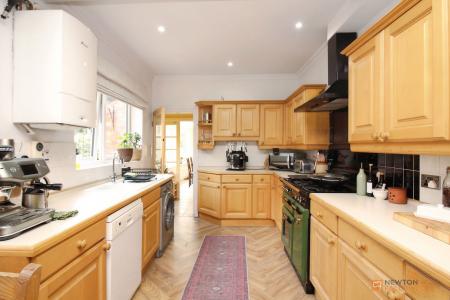 4 bedroom Terraced House for sale in Hinckley Road, Leicester, LE3