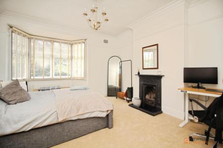 4 bedroom Terraced House for sale in Hinckley Road, Leicester, LE3