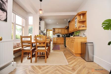 4 bedroom Terraced House for sale in Hinckley Road, Leicester, LE3