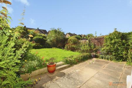 2 bedroom Semi-detached house for sale in Willow Road, Blaby, LE8