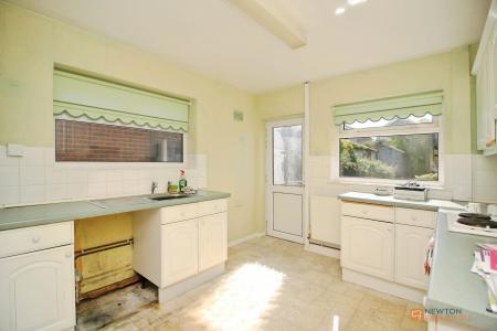 2 bedroom Semi-detached house for sale in Willow Road, Blaby, LE8