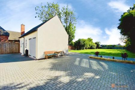 6 bedroom Link detached house for sale in Main Street, Newbold Verdon, LE9