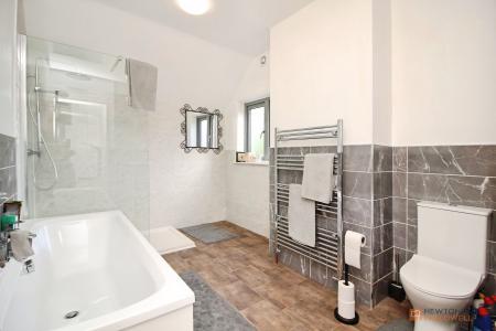 6 bedroom Link detached house for sale in Main Street, Newbold Verdon, LE9