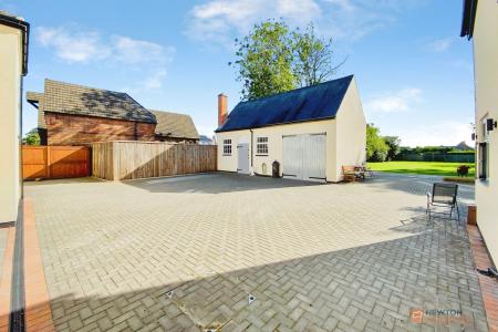6 bedroom Link detached house for sale in Main Street, Newbold Verdon, LE9
