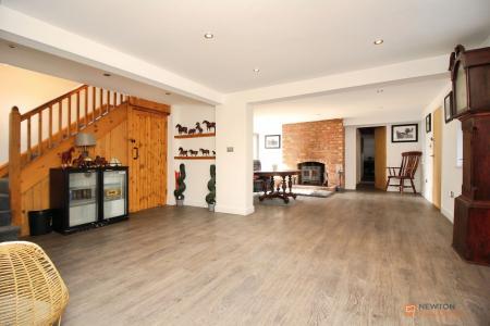 6 bedroom Link detached house for sale in Main Street, Newbold Verdon, LE9