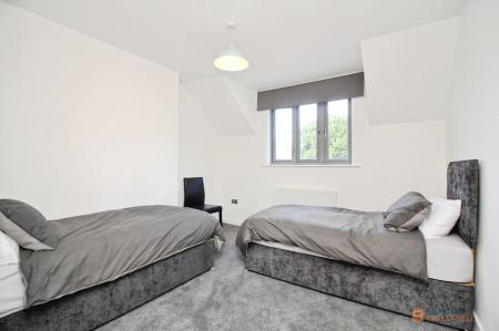 6 bedroom Link detached house for sale in Main Street, Newbold Verdon, LE9