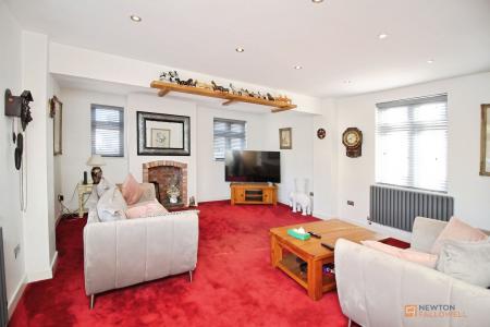 6 bedroom Link detached house for sale in Main Street, Newbold Verdon, LE9