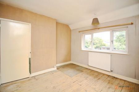 3 bedroom Semi-detached house for sale in Winstanley Drive, Leicester, LE3