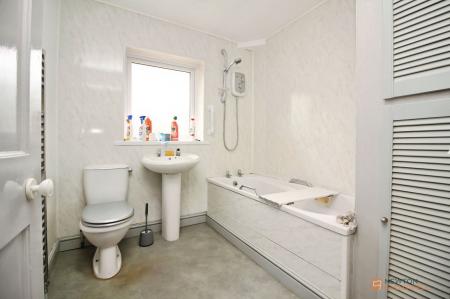 3 bedroom Semi-detached house for sale in Winstanley Drive, Leicester, LE3