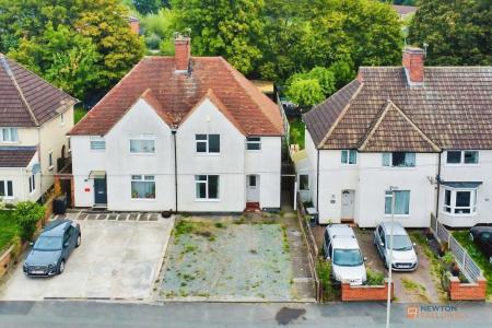 3 bedroom Semi-detached house for sale in Winstanley Drive, Leicester, LE3