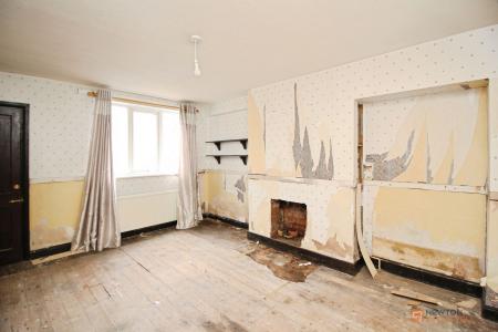 3 bedroom Semi-detached house for sale in Valence Road, Leicester, LE3