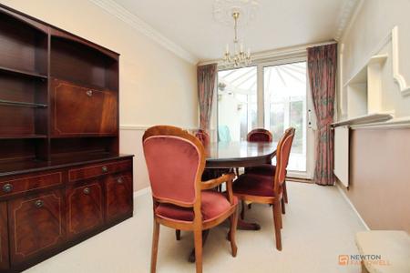 3 bedroom Semi-detached house for sale in Stonehurst Road, Leicester, LE3