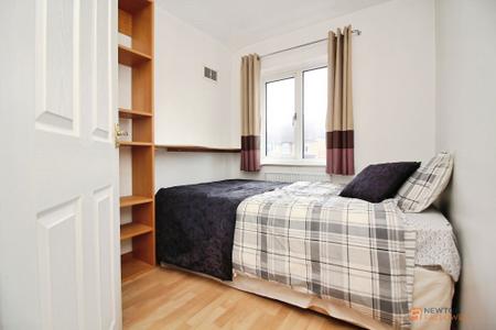 3 bedroom Semi-detached house for sale in Stonehurst Road, Leicester, LE3