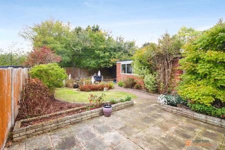 3 bedroom Semi-detached house for sale in Stonehurst Road, Leicester, LE3