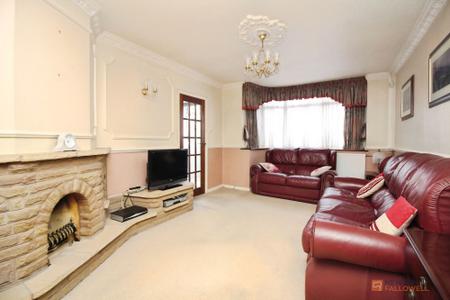 3 bedroom Semi-detached house for sale in Stonehurst Road, Leicester, LE3