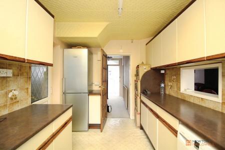 3 bedroom Semi-detached house for sale in Stonehurst Road, Leicester, LE3