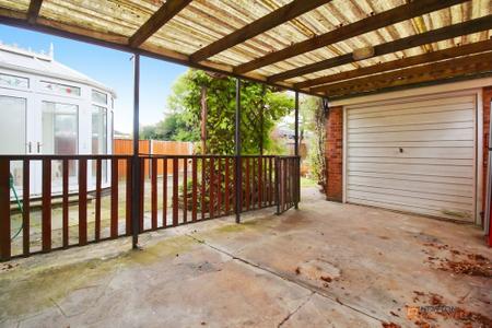 3 bedroom Semi-detached house for sale in Stonehurst Road, Leicester, LE3