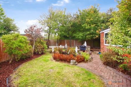 3 bedroom Semi-detached house for sale in Stonehurst Road, Leicester, LE3